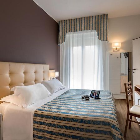 Hotel Sole Mio Marebello Buitenkant foto