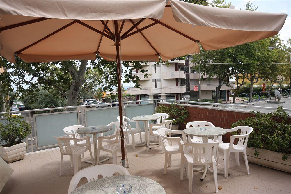 Hotel Sole Mio Marebello Buitenkant foto