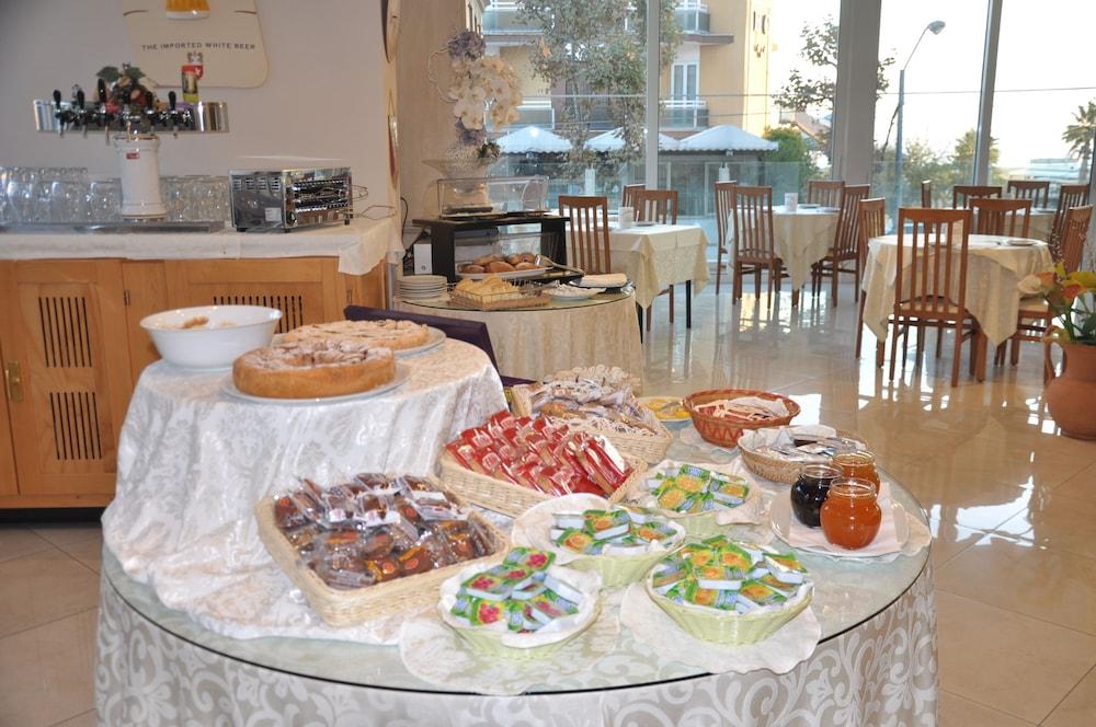 Hotel Sole Mio Marebello Buitenkant foto