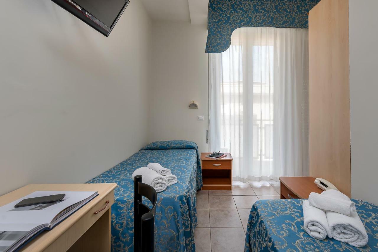 Hotel Sole Mio Marebello Buitenkant foto