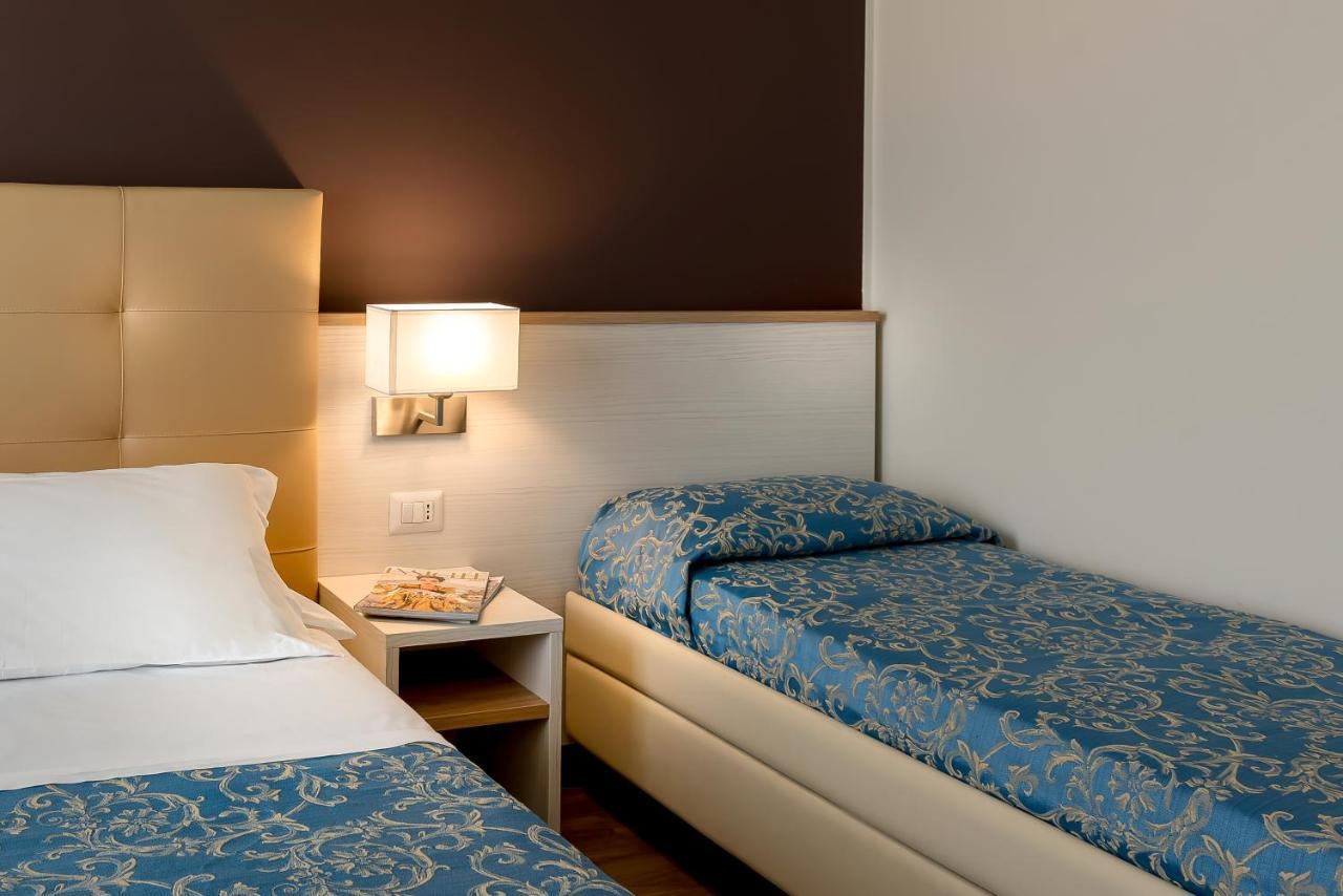 Hotel Sole Mio Marebello Buitenkant foto