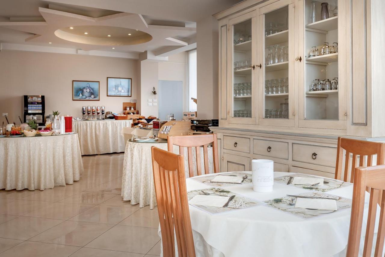 Hotel Sole Mio Marebello Buitenkant foto